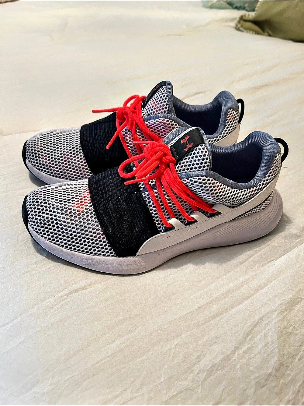 Under Armour UA Charged Breathe Lace PR Athletic Shoes in White & Black US 8.5